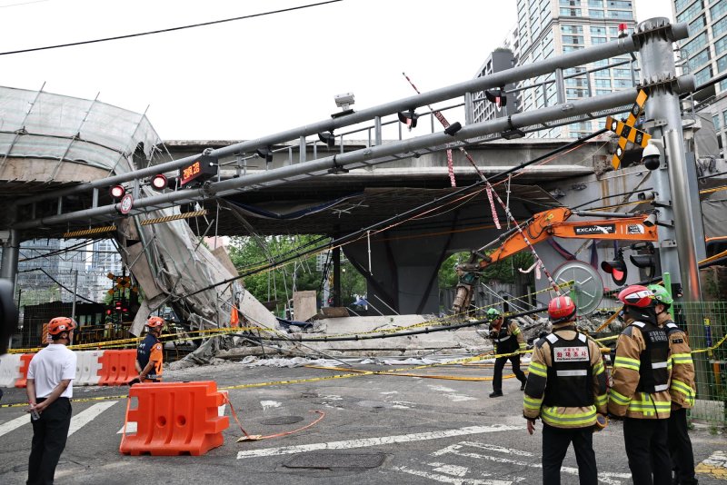 Death toll from Seoul overpass collapse rises to 3