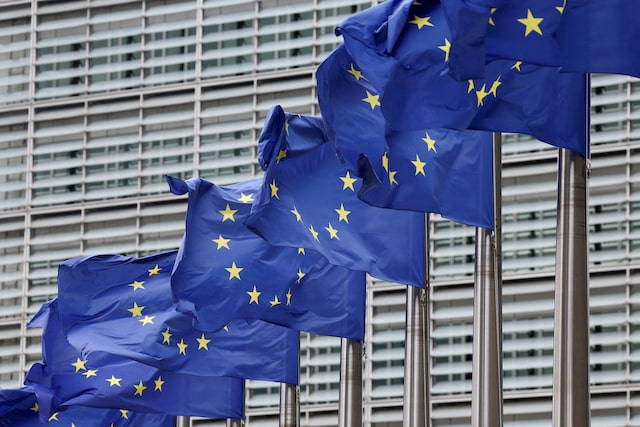 Spain wants EU states to retain say in barring foreign telco providers 