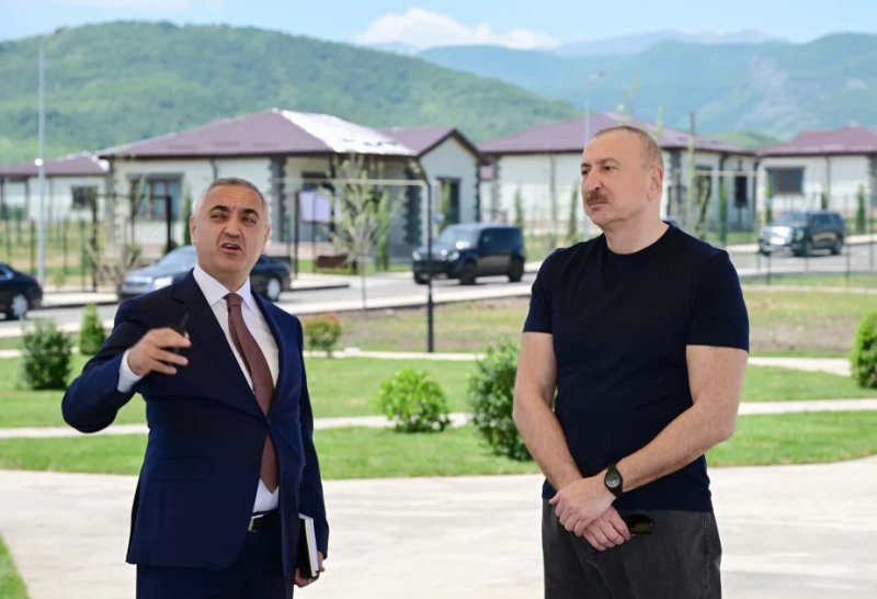 President Ilham Aliyev inspects private houses designated for servicemen in Khojaly 