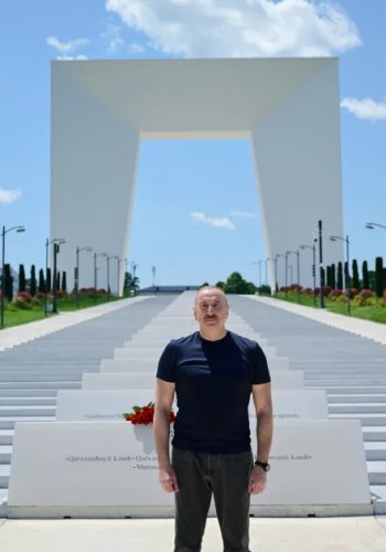 News about - President Ilham Aliyev lays flowers in front of Victory Arch in Khankendi city 
