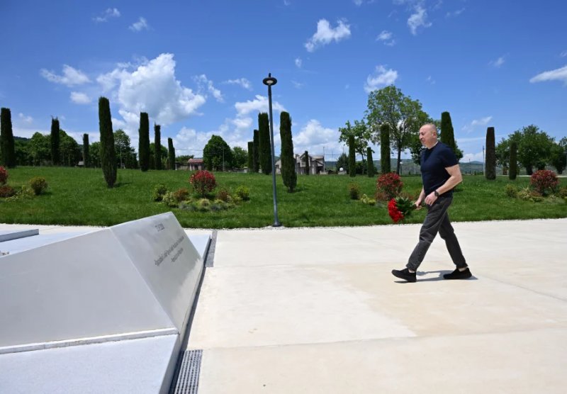 News about - President Ilham Aliyev lays flowers in front of Victory Arch in Khankendi city 