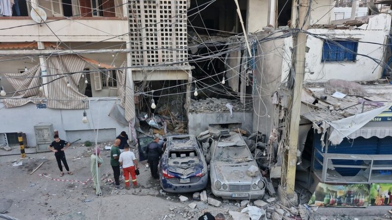 Israeli airstrikes push into historic UNESCO city of Tyre -  VIDEO 