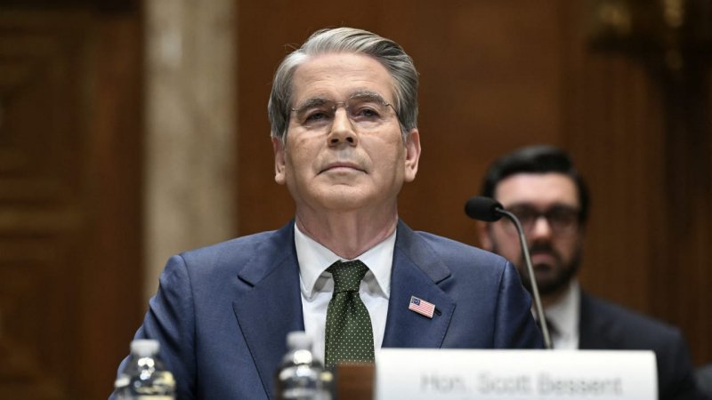US to cut off Iranian airlines from landing spots and fuel