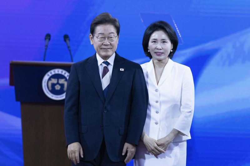 S. Korea's Lee and first lady cast ballots in early voting for June 3 elections