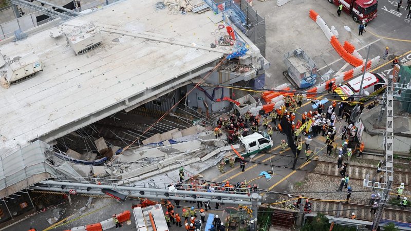 Seoul police raid city governtment, engineering company offices over overpass collapse