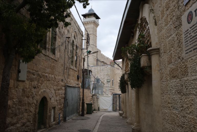 Israeli forces shut Ibrahimi Mosque in Hebron, West Bank