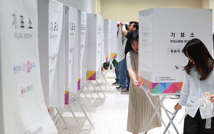 South Korea commences two-day early voting for June 3 elections