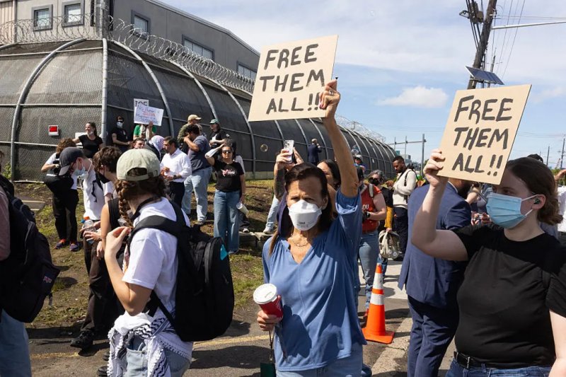 Violence erupts at anti-ICE protest in New Jersey