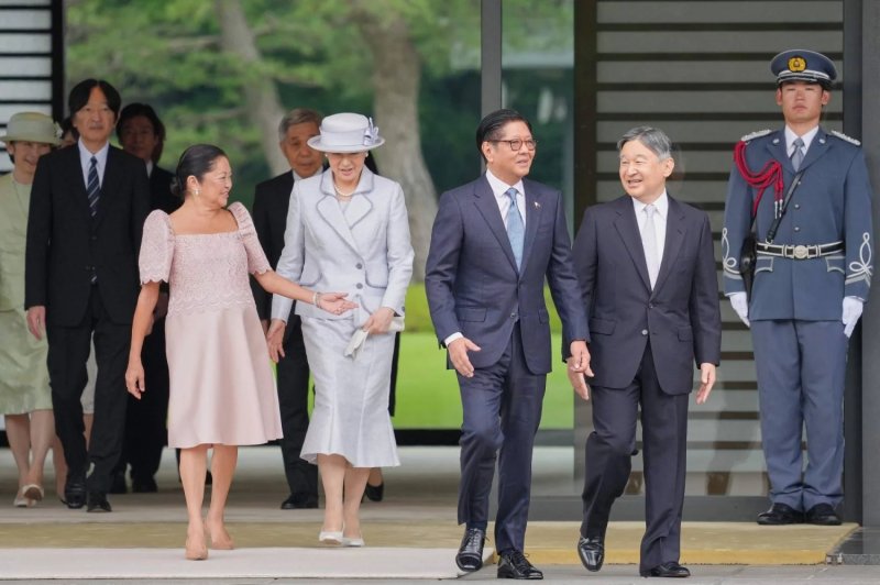 Philippine President Marcos welcomed with state ceremony in Japan