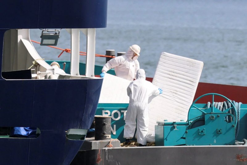 Hantavirus-affected cruise ship arrives in Netherlands for cleaning