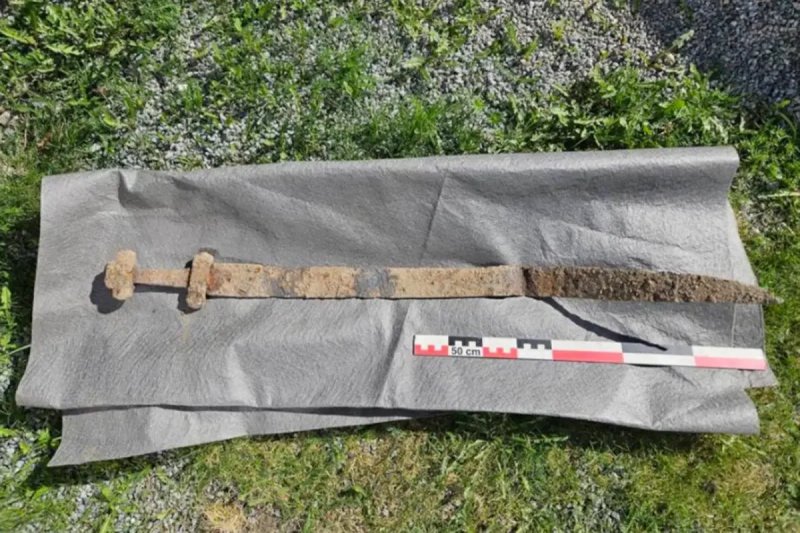 6 year old boy discovers 1300 year old sword on school trip in Norway