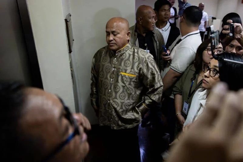 Gunshots heard as tensions rise at Philippine Senate -  VIDEO 
