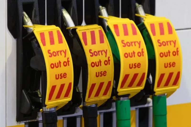 UK relaxes Russian oil sanctions amid soaring fuel prices