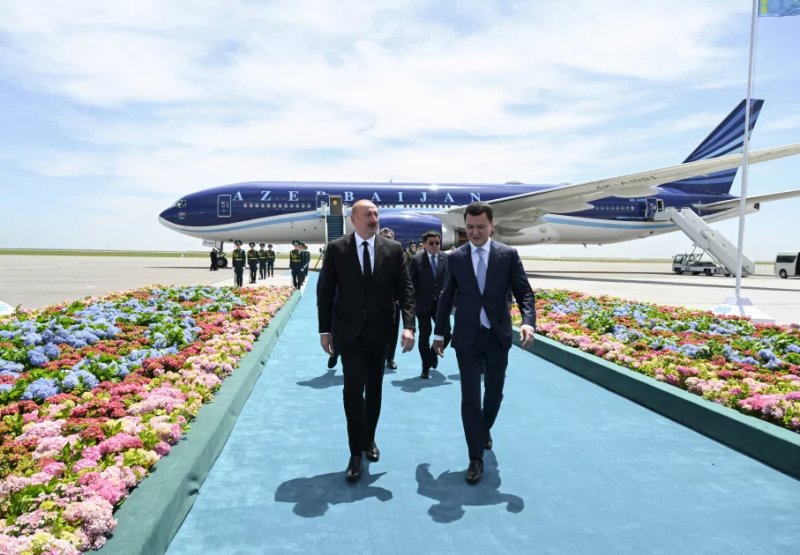 President Aliyev arrives in Kazakhstan on working visit