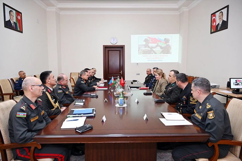 Azerbaijani and Turkish military delegations meet