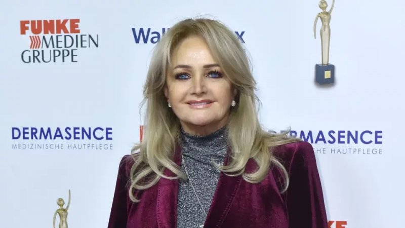 Bonnie Tyler undergoes emergency surgery in Portugal and begins recovery