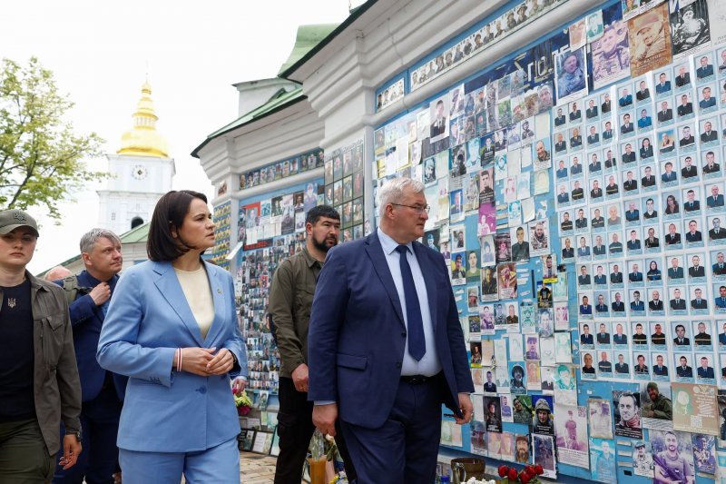 Belarus opposition leader visits Ukraine amid Kyiv escalation warning