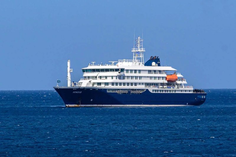 Hantavirus-hit cruise ship anchors off Tenerife as evacuation begins - VIDEO 