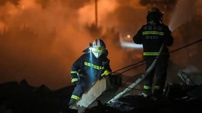 Explosion at China fireworks factory kills 21, wounds 61 people 