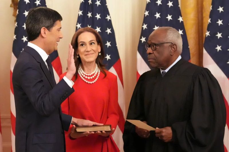 Kevin Warsh takes oath as Fed chair