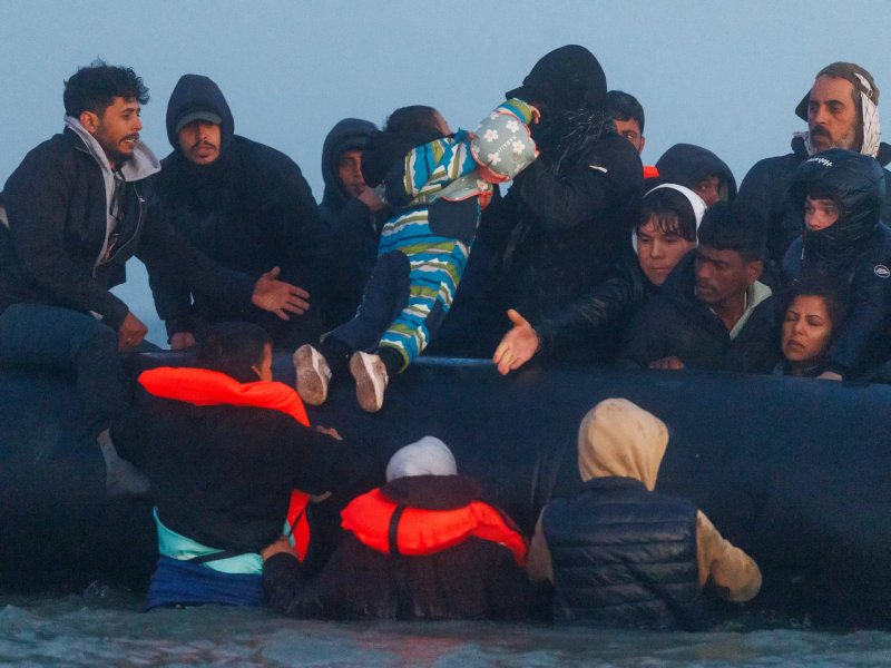 UK and France extend ‘one in, one out’ migrant returns scheme amid ongoing Channel crossings
