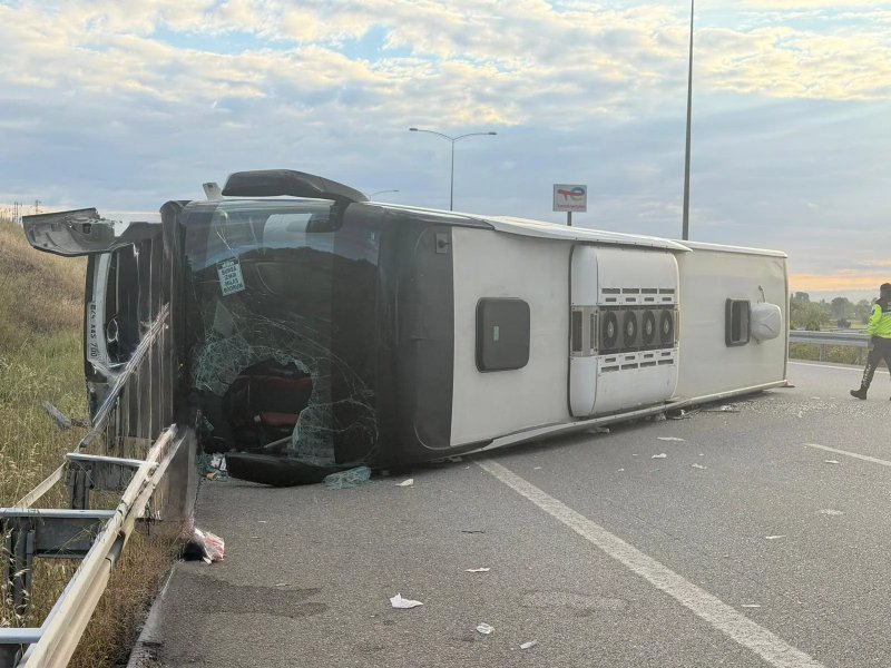 Passenger bus overturns in Türkiye, over 20 injured -  VIDEO 