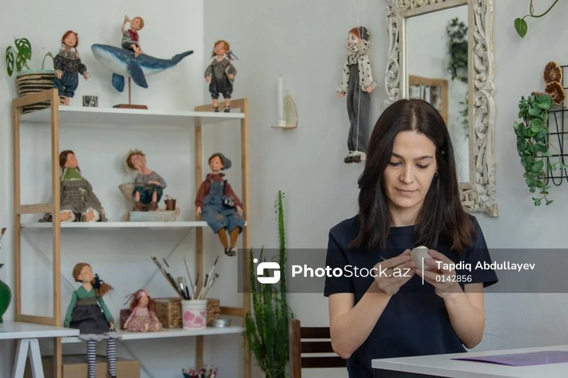 Meet the artist bringing dolls to life with retro nostalgia -  PHOTOS 