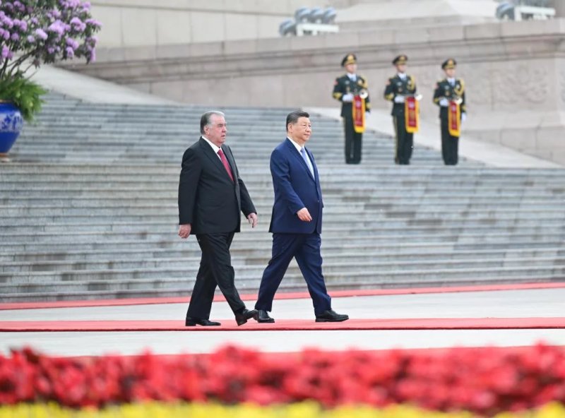 Chinese leader Xi meets Tajik president