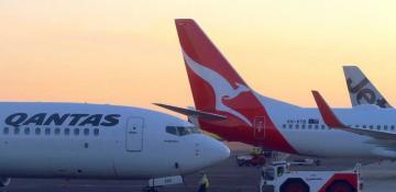 Passenger bites flight attendant forcing Qantas plane to divert mid-flight -  VIDEO 