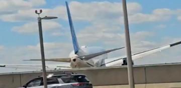 United Airlines plane hits truck and light pole on approach to Newark airport -  VIDEO 