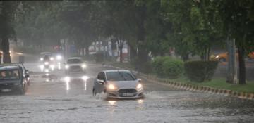 Extreme weather alert: Floods, tornadoes, and snow paralyze Türkiye -  VIDEO 