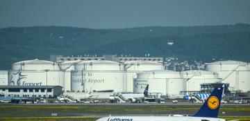 Lufthansa Q1 loss narrows, keeps 2026 outlook despite fuel hit 
