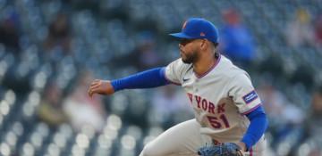 Mets dominate Rockies after six-hhour delay