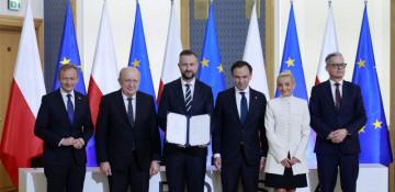 Poland signs €44B EU defence loan to boost military