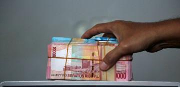 Indonesia's rupiah hits record low amid global volatility