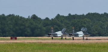 U.S. Air Force T-38 jet crashes in Mississippi -  VIDEO 
