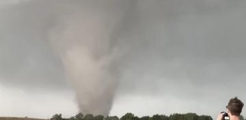 Massive tornado hits central Nebraska -  VIDEO 