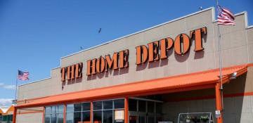 Home Depot beats forecasts, keeps full-year outlook
