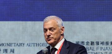 Standard Chartered CEO backtracks after shocking AI comment