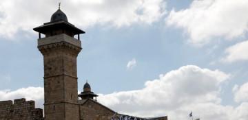 Outrage erupts over Israeli flag lights on Ibrahimi Mosque