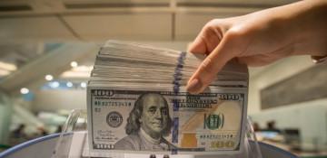 US dollar hits six-week high on rate hike bets, war fears