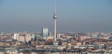 Germany's economy grows slightly as exports recover