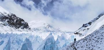 Two Indian climbers die on Mount Qomolangma