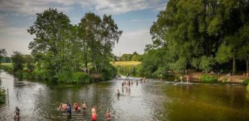 Heatwave set to grip UK as forecasters warn of rising temperatures