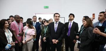 Hikmet Hajiyev thanks journalists covering WUF13 (Azerbaijan)