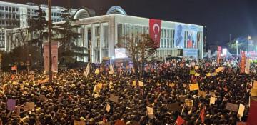 Why is Türkiye criticizing Greece over the release of a convicted terror leader?