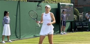 Caty McNally earns first French Open singles victory
