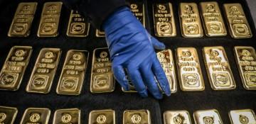 Gold climbs as Iran-US talks ease inflation fears