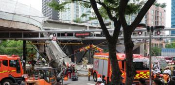 At least 2 dead, 4 injured in South Korea overpass collapse