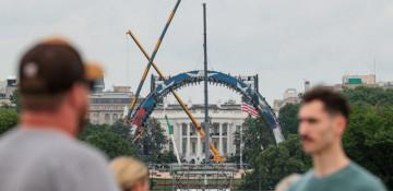 Construction of cage-fighting arena transforms White House grounds 
